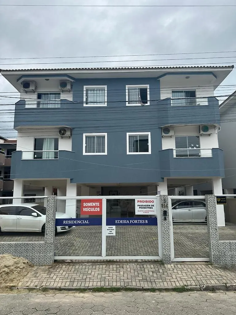 Apartamento EDÉSIA B-303 - Dois dormitórios - 1 suíte Florianópolis