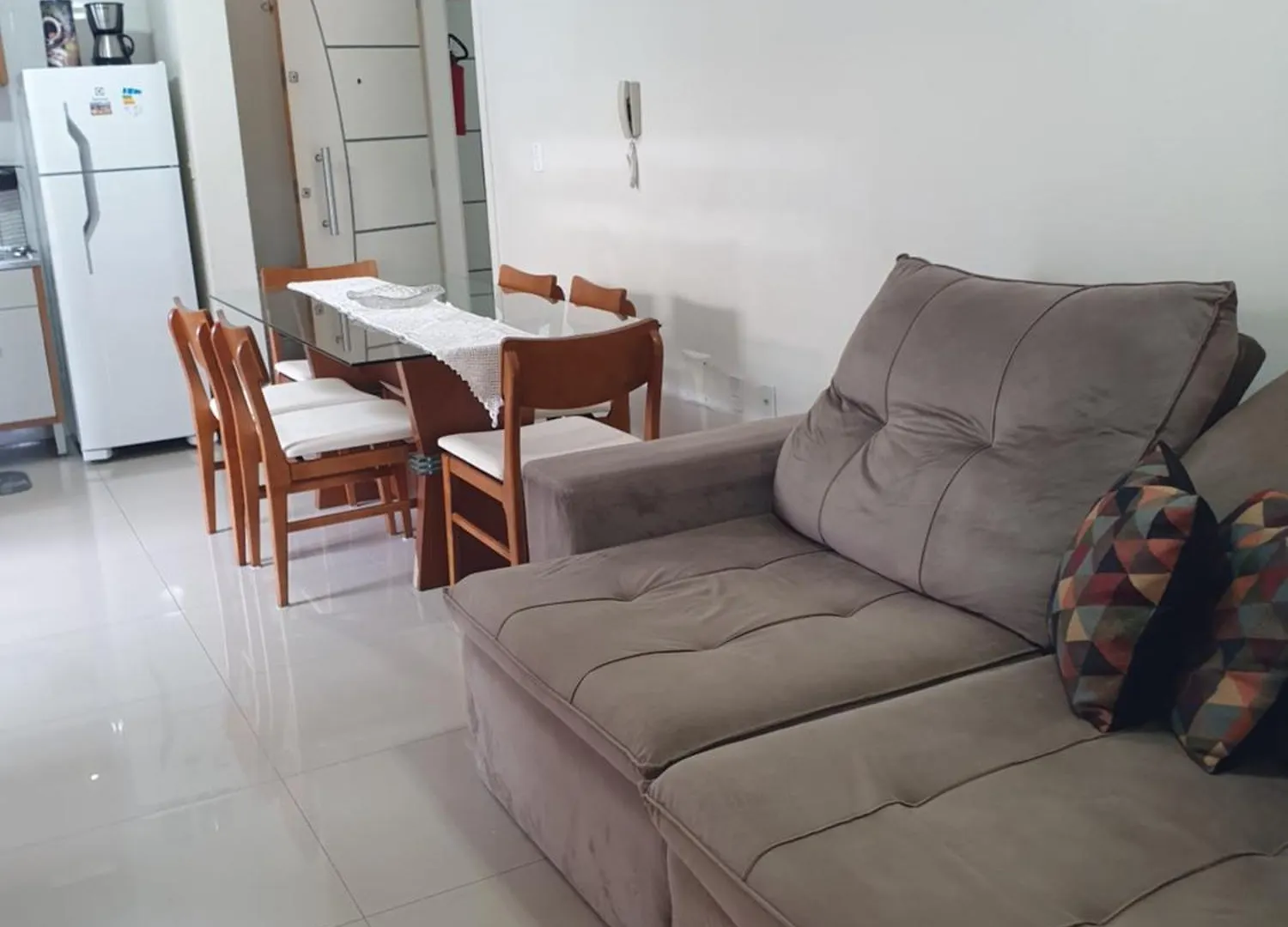 Apartamento EDÉSIA B-303 - Dois dormitórios - 1 suíte Florianópolis